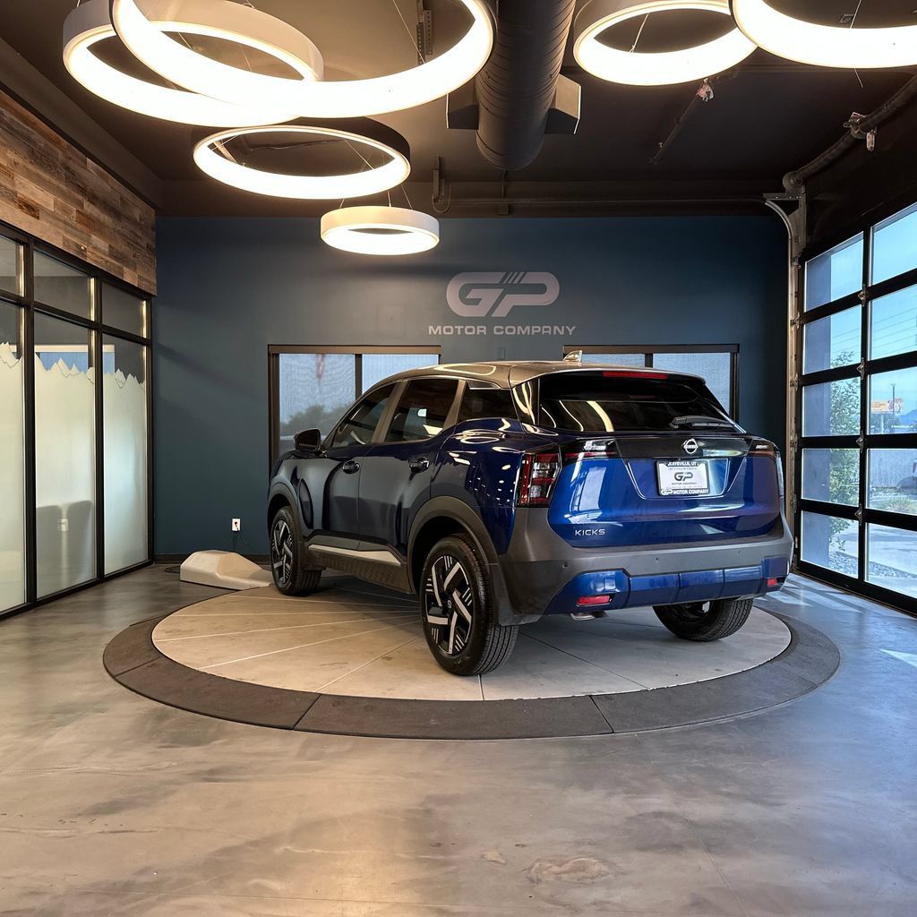 Used 2025 Nissan Kicks SV FWD image 5