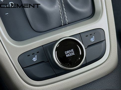 Certified 2026 Hyundai Venue SEL FWD image 23