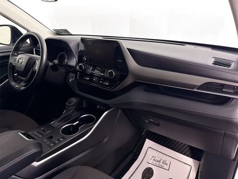 Used 2023 Toyota Highlander L image 33