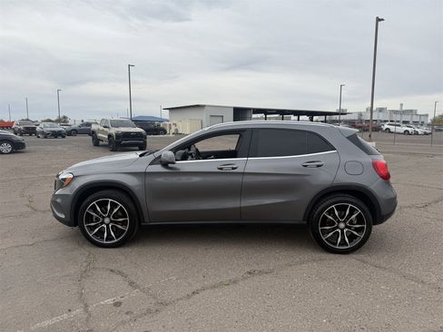 Used 2017 Mercedes-Benz GLA 250 4MATIC w/ Premium Package image 3