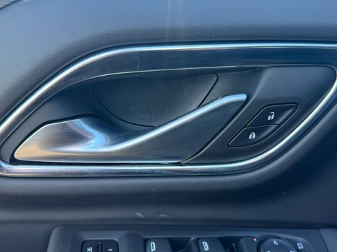 Used 2022 Chevrolet Suburban LT image 17