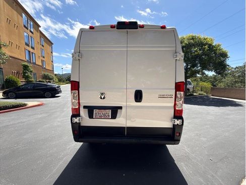 Used 2025 RAM ProMaster 2500 w/ Convenience Group FWD image 8