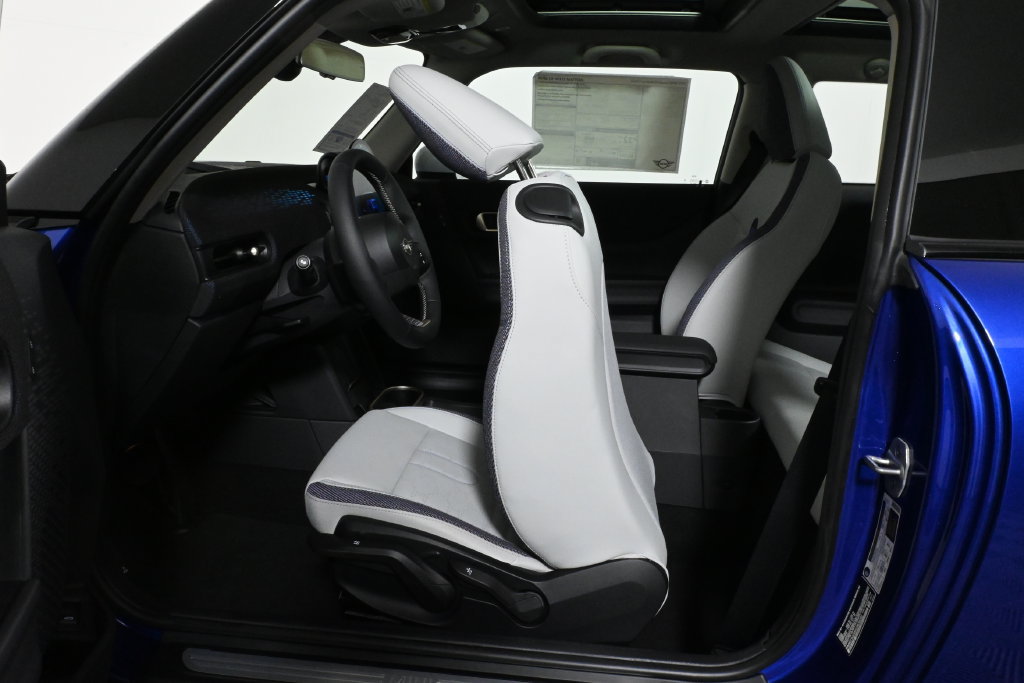 Certified 2025 MINI Cooper S FWD image 30