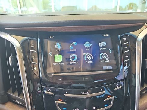 Used 2016 Cadillac Escalade ESV Luxury RWD image 8