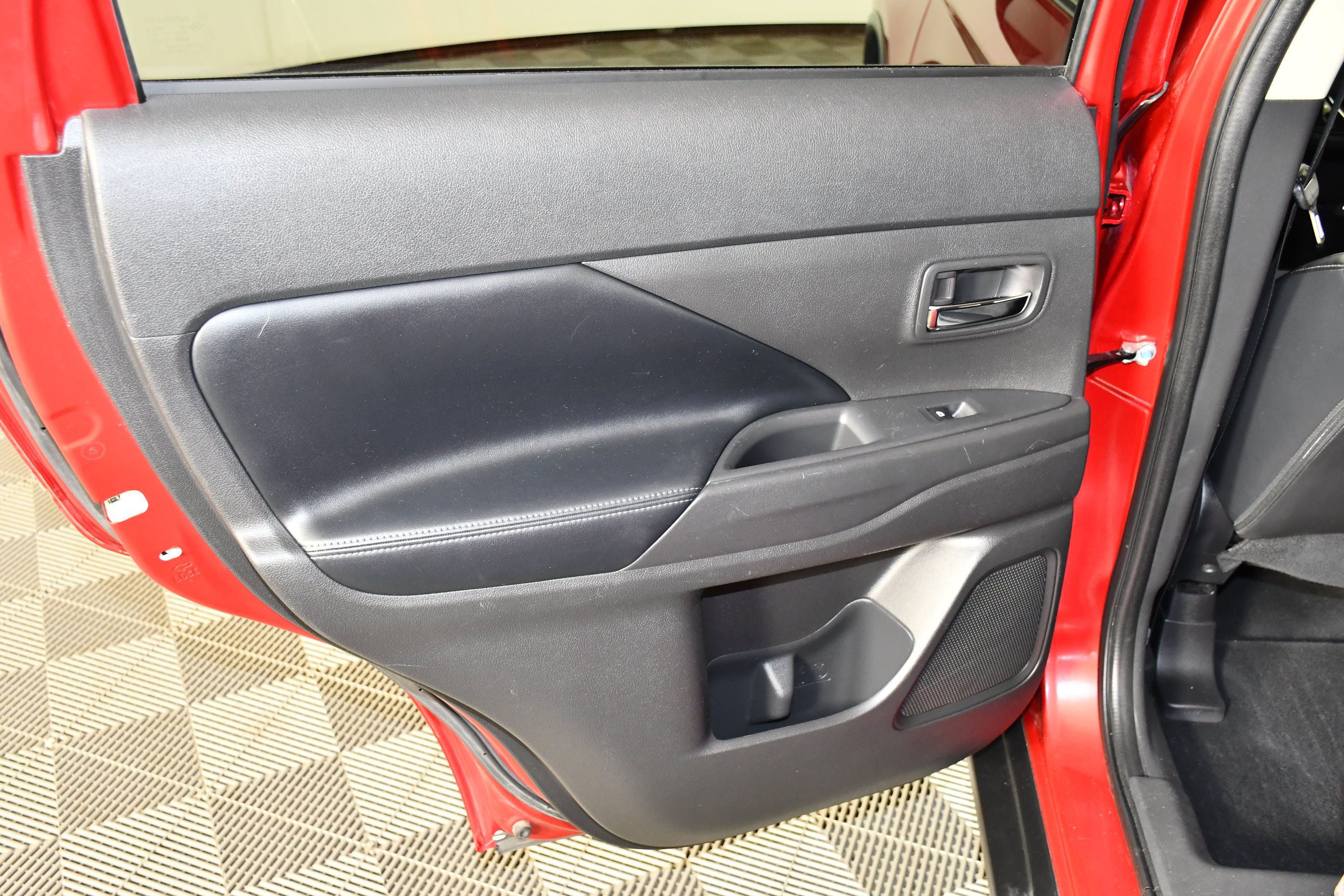 Used 2019 Mitsubishi Outlander SE AWD/4WD image 28