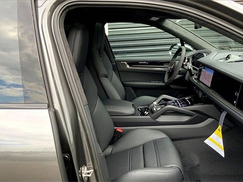 New 2026 Porsche Cayenne GTS image 25