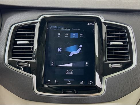 Used 2022 Volvo XC90 T6 Momentum w/ Advanced Package AWD/4WD image 24