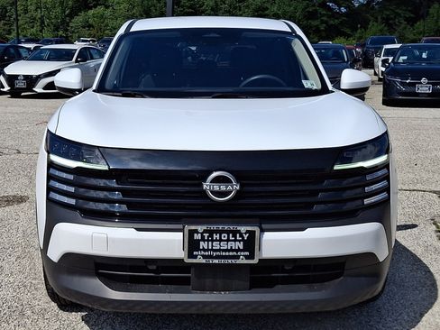 Certified 2025 Nissan Kicks SV w/ Charging Package FWD image 2