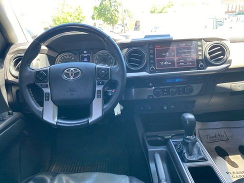 Used 2022 Toyota Tacoma SR5 w/ Technology Package RWD image 12