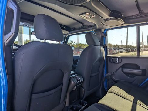 Used 2021 Jeep Gladiator Sport image 18