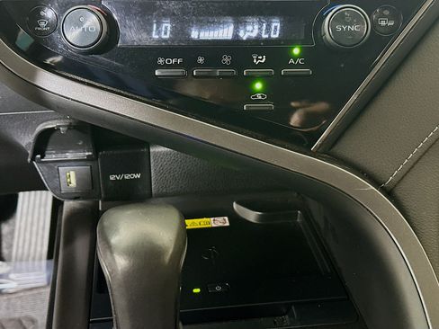 Used 2023 Toyota Camry SE w/ Cold Weather Package FWD image 23