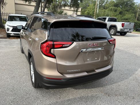 Used 2018 GMC Terrain SLE w/ Driver Convenience Package FWD image 5