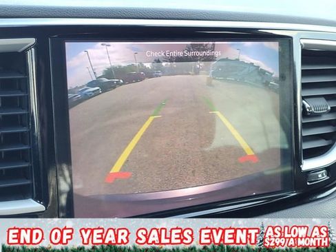 Used 2022 Chrysler Pacifica Touring-L image 26