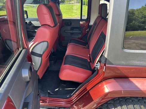 Used 2008 Jeep Wrangler Unlimited Sahara w/ Dual Top Group AWD/4WD image 7