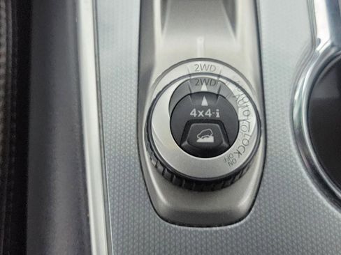 Used 2020 Nissan Pathfinder Platinum image 26