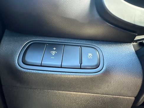 Used 2023 Hyundai Venue SEL FWD image 17