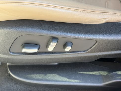 Used 2018 Cadillac XT5 Platinum w/ Driver Assist Package image 18