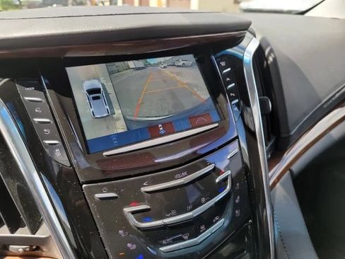 Used 2018 Cadillac Escalade Luxury AWD/4WD image 21