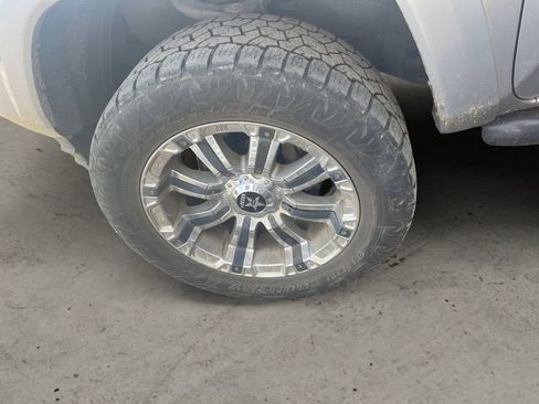 Used 2016 Toyota Tacoma TRD Sport image 9