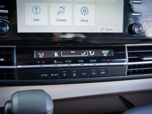 Used 2024 Toyota Sienna LE image 24