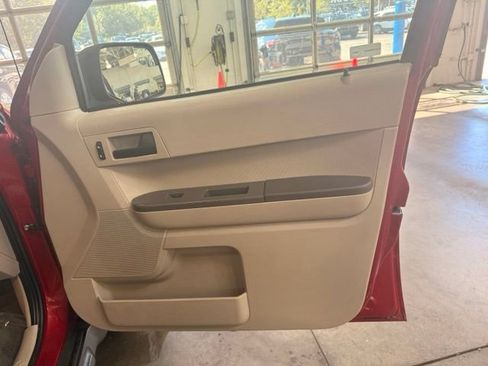 Used 2010 Ford Escape XLS FWD image 26
