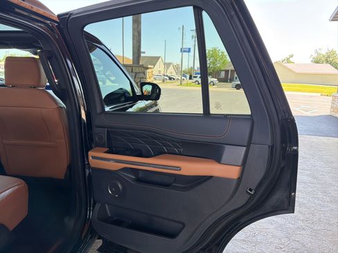 Used 2024 Ford Expedition Platinum AWD/4WD image 7