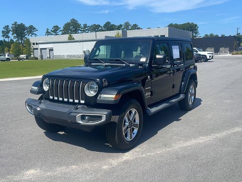 Used 2018 Jeep Wrangler Unlimited Sahara AWD/4WD image 3