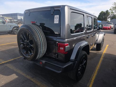 Used 2025 Jeep Wrangler Unlimited Sahara w/ Safety Group AWD/4WD image 4