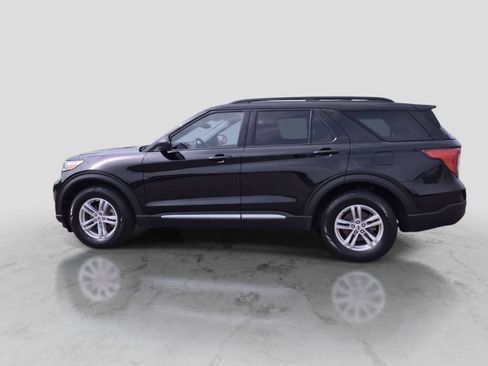 Used 2023 Ford Explorer XLT w/ Equipment Group 202A AWD/4WD image 5
