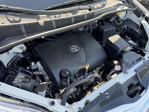 Used 2017 Toyota Sienna LE FWD image 37