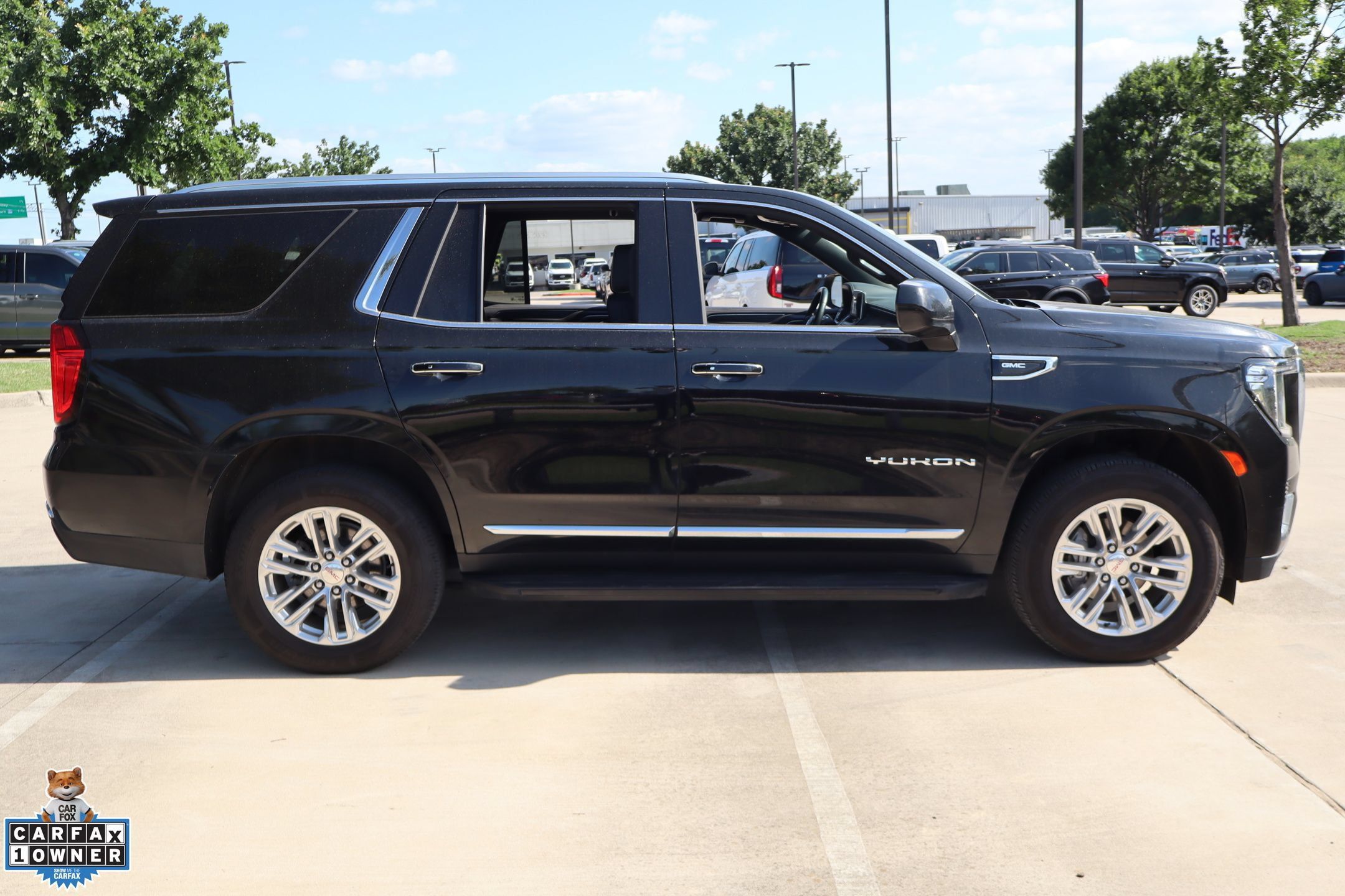 Used 2024 GMC Yukon SLT AWD/4WD image 2