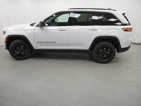New 2026 Jeep Grand Cherokee Altitude AWD/4WD image 14