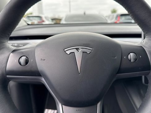 Used 2022 Tesla Model Y Performance AWD/4WD image 17