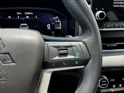 Used 2023 Mitsubishi Outlander SE image 22