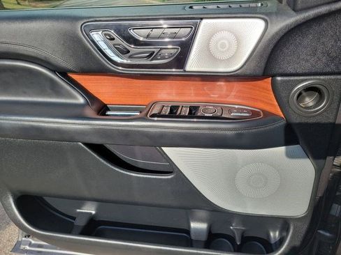 Used 2018 Lincoln Navigator Reserve w/ Technology Package image 19