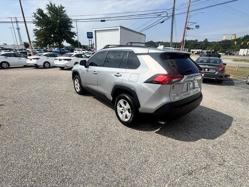Used 2020 Toyota RAV4 XLE AWD/4WD image 17