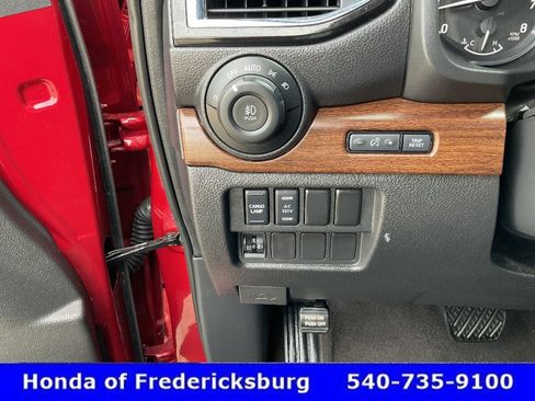 Used 2021 Nissan Titan Platinum Reserve w/ Moonroof Package AWD/4WD image 38