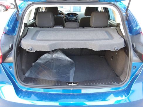 Used 2018 Ford Focus SE w/ Cold Weather Package FWD image 32