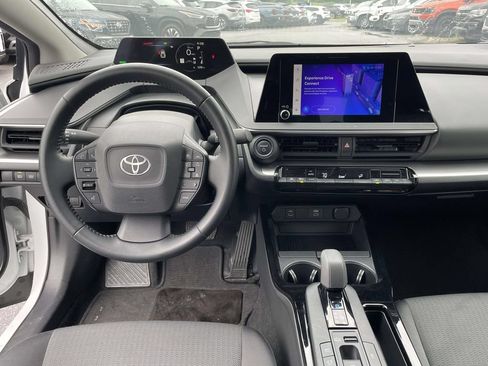 Used 2025 Toyota Prius LE AWD/4WD image 4