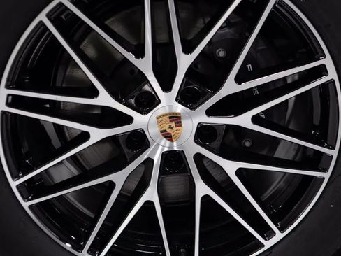 Certified 2026 Porsche Cayenne AWD/4WD image 11