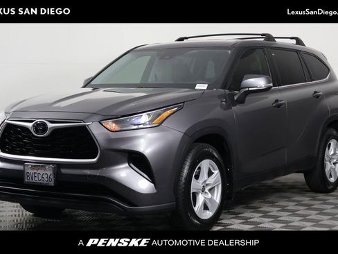 Used 2021 Toyota Highlander L FWD image 1