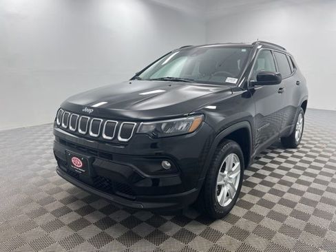 Used 2022 Jeep Compass Latitude image 2