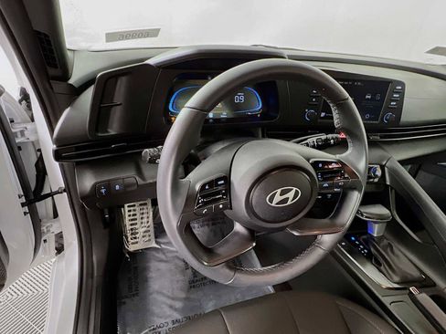 Certified 2025 Hyundai Elantra Sport FWD image 11