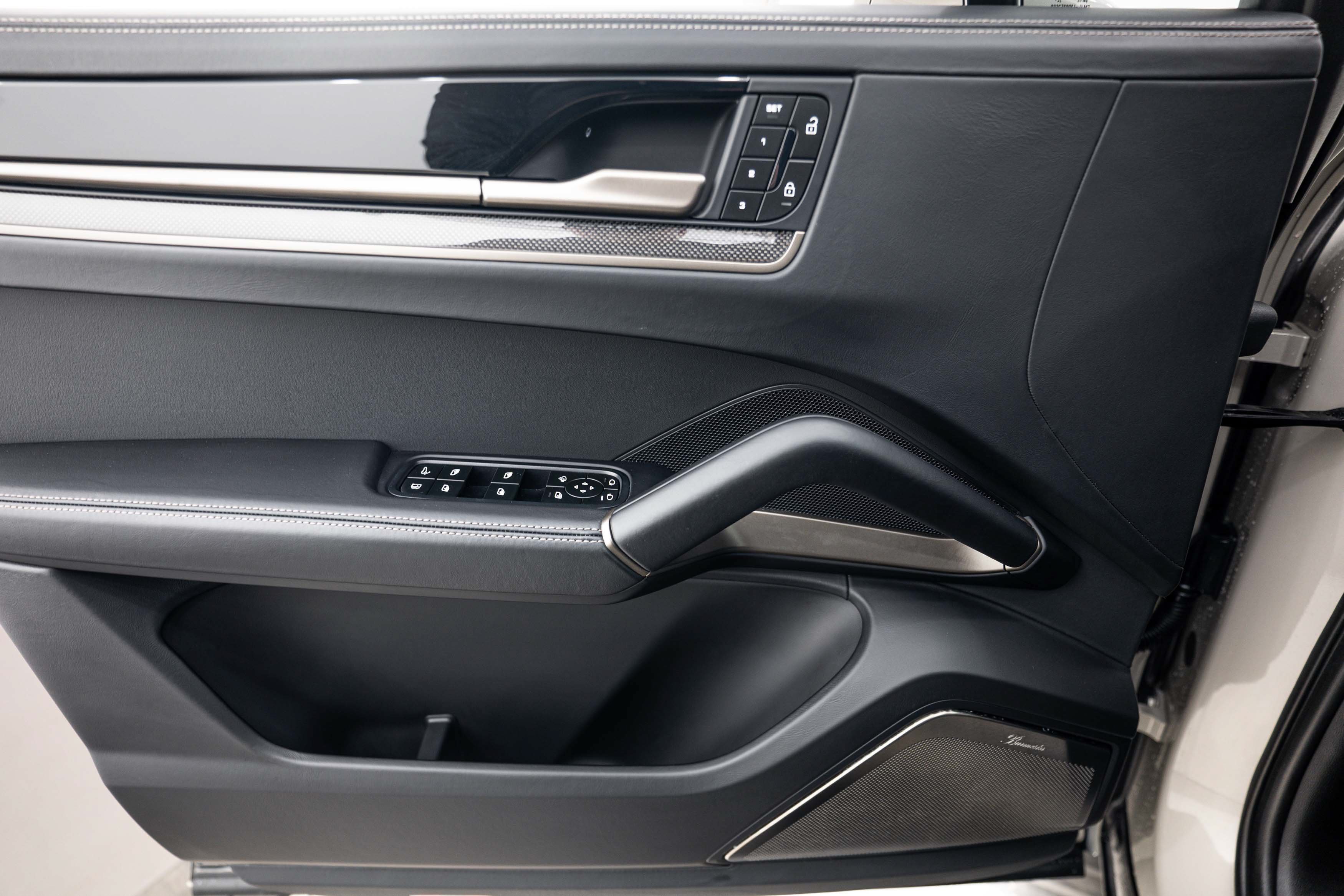 Certified 2025 Porsche Cayenne Turbo AWD/4WD image 18