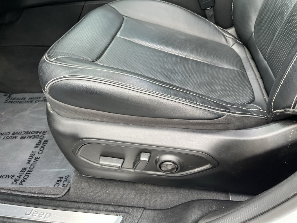 Used 2023 Jeep Grand Cherokee Overland RWD image 34