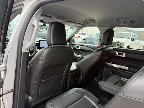 Used 2023 Ford Explorer XLT w/ Equipment Group 202A RWD image 8