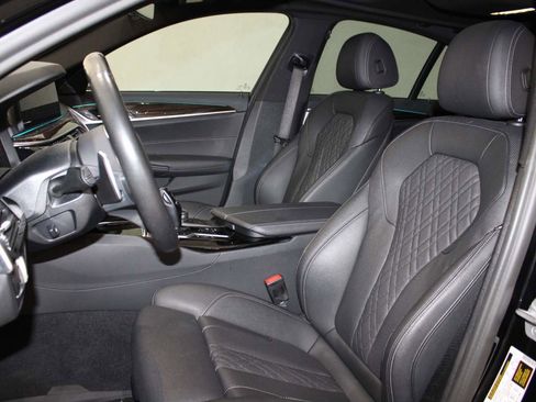 Used 2021 BMW 530e 530e w/ M Sport Package image 14