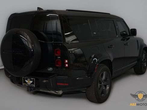 Used 2023 Land Rover Defender 130 X-Dynamic SE image 6