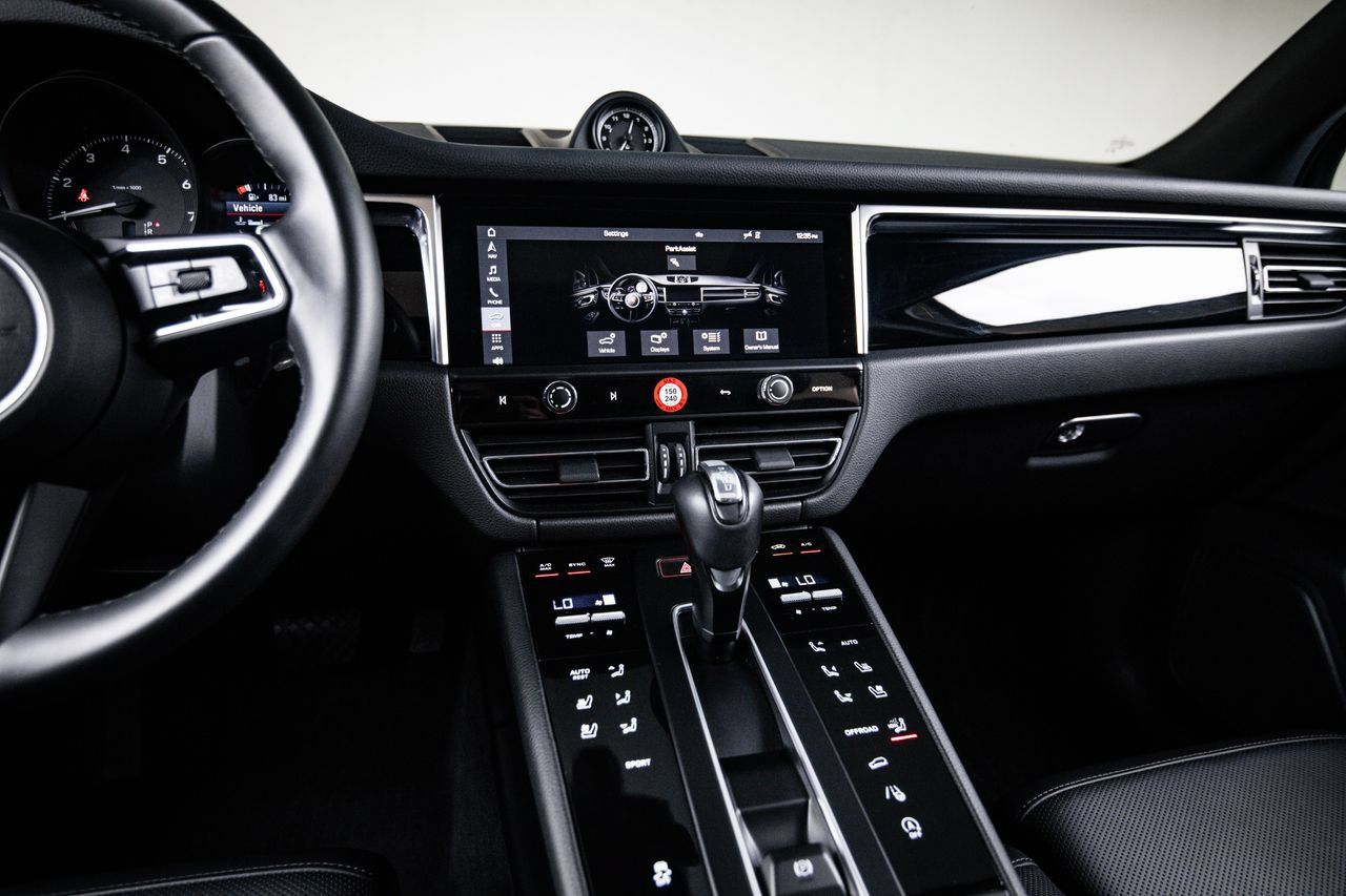 Certified 2023 Porsche Macan AWD/4WD image 19