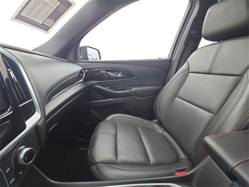 Used 2022 Chevrolet Traverse RS image 11